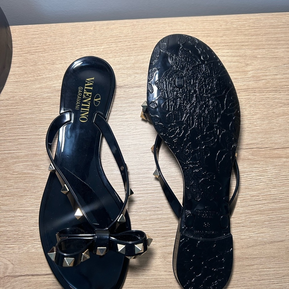 Valentino Black Jelly Sandals with Gold Rockstud Bow - Picture 6 of 6
